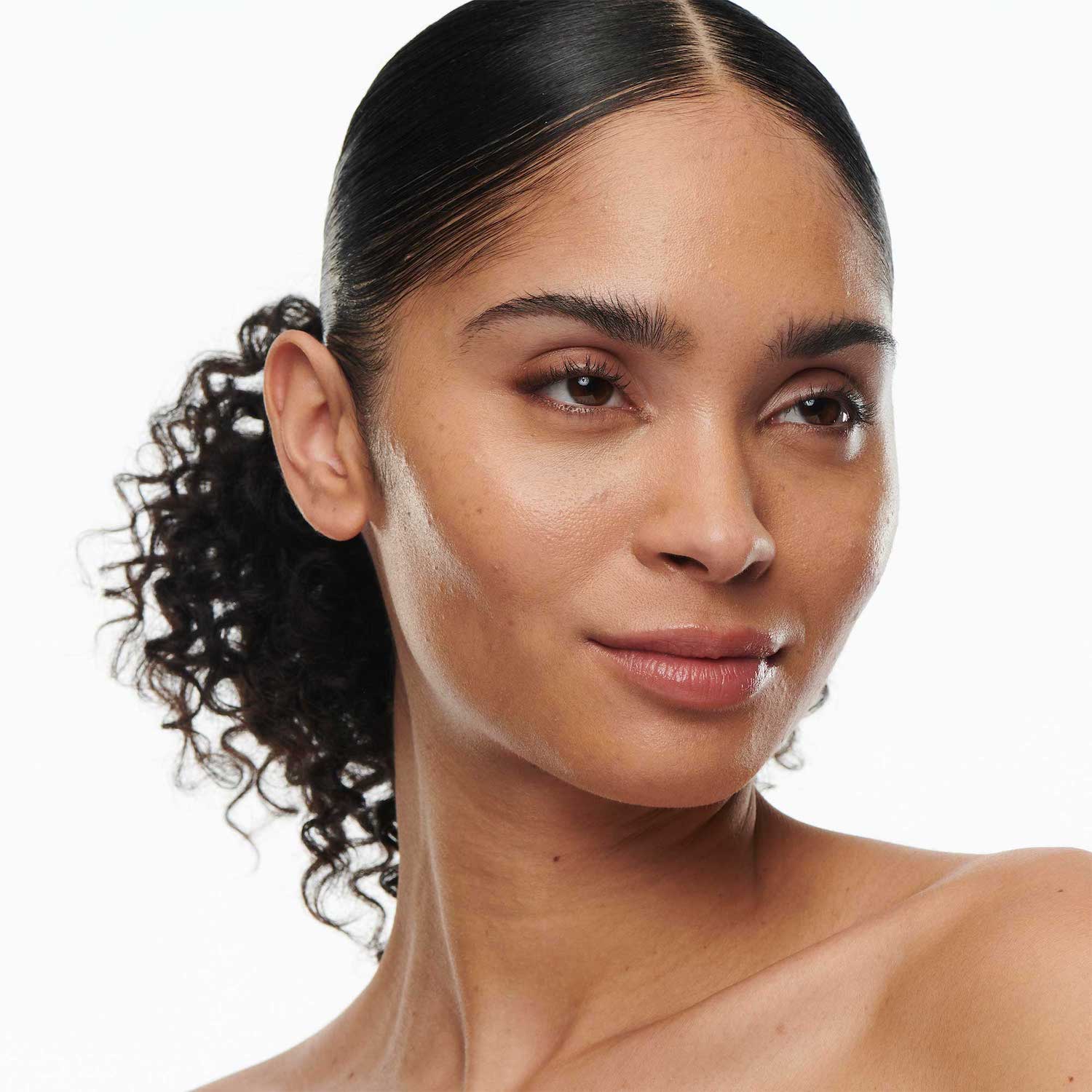 STUDIO RADIANCE SERUM-POWERED (BASE DE MAQUILLAJE PARA ROSTRO)